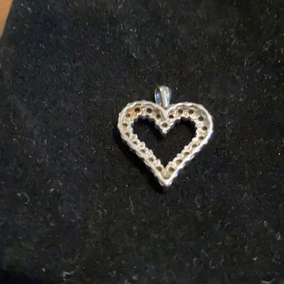 Authentic - 10K Heart Pendant - Picture 4 of 6